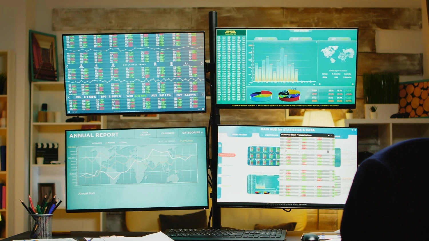 Paneles digitales mostrando dashboards con métricas de mantenimiento y análisis de datos en la gestión de equipos biomédicos.