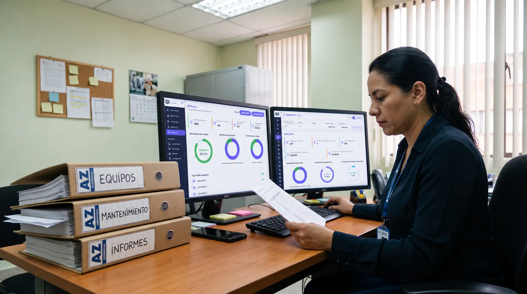 CMMS hospitalario para digitalizar la gestión documental y el mantenimiento Profesional de ingeniería clínica revisa documentos y dashboards de QSystems para gestionar órdenes de mantenimiento e información técnica mediante un CMMS hospitalario.